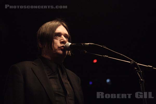 EINSTURZENDE NEUBAUTEN - 2008-05-12 - PARIS - Le Bataclan - Christian Emmerich [Blixa Bargeld]